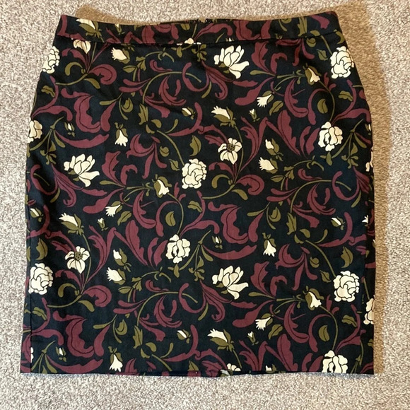 LOFT Black Floral Skirt 8P - Picture 6 of 12